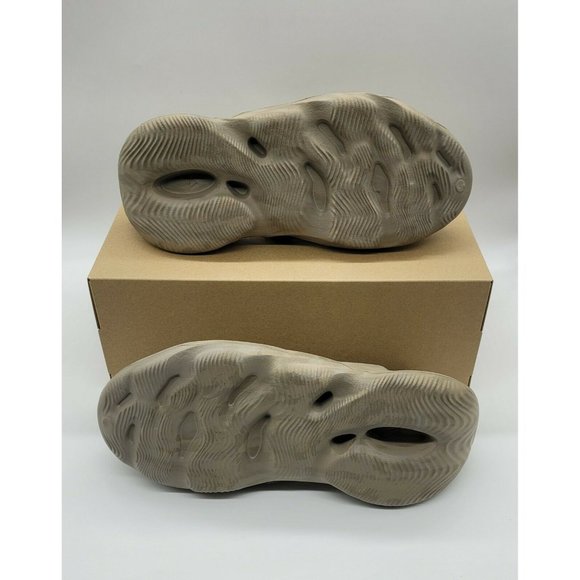 Adidas Yeezy Foam RNNR 'Stone Sage' GX4472 - Picture 6 of 9